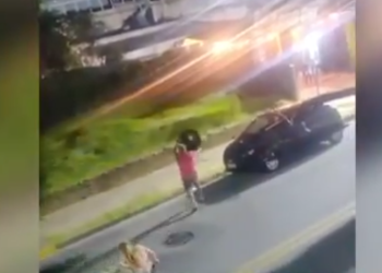 Con una tapa de Alcantarilla.