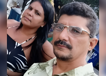 Una pareja en su propia casa.