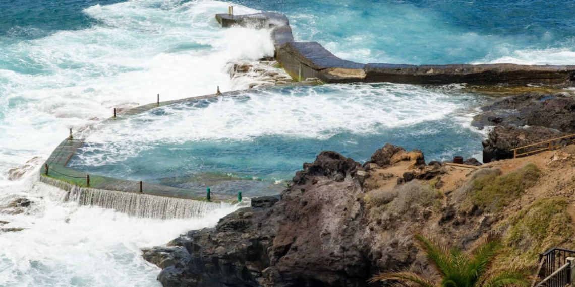 En una piscina natural
