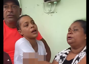 UNA ANGELITA ABRAZADA